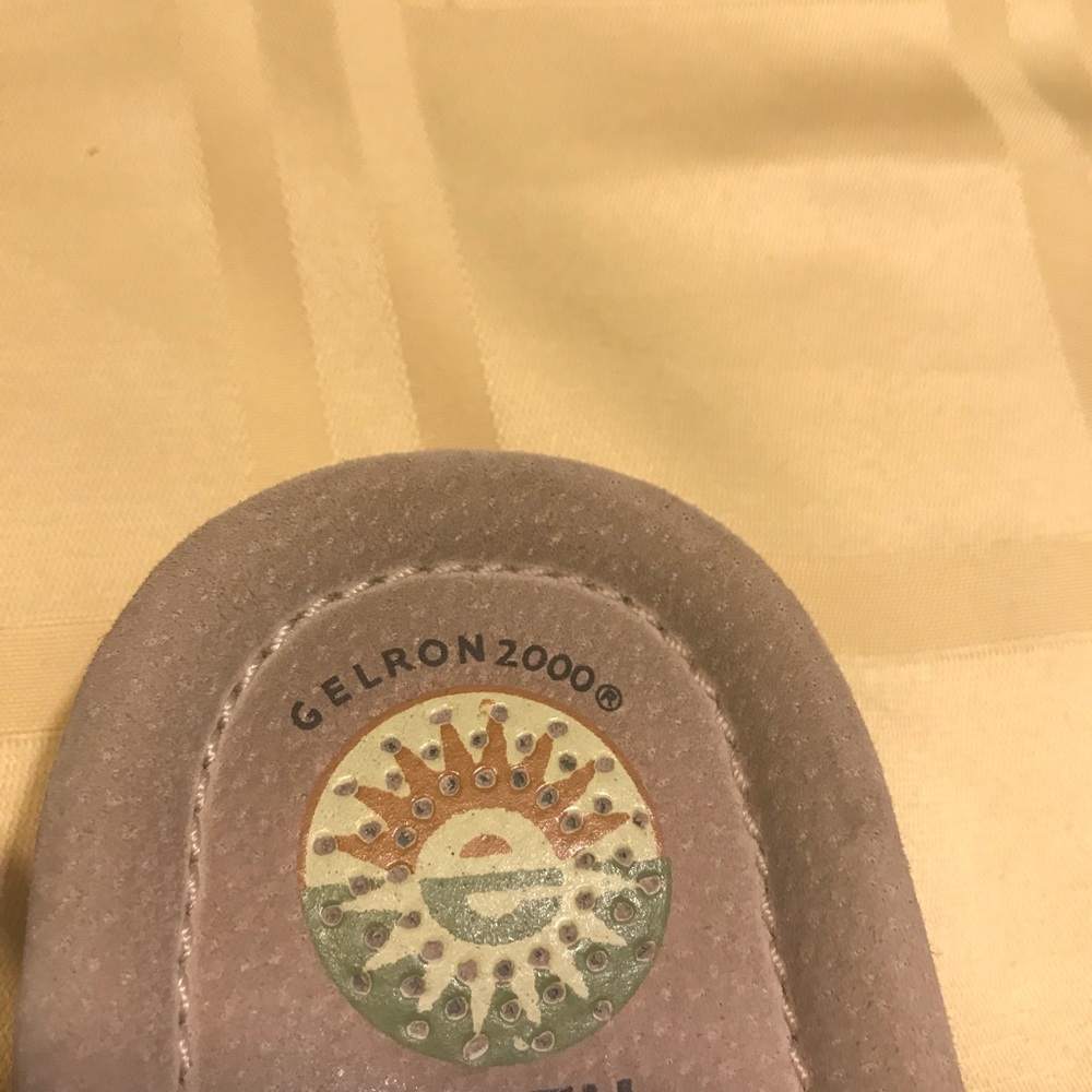 Earth Shoes - Picture 2 of 3